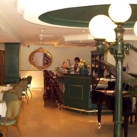 The Crown Hotel Buġibba Kültér fotó