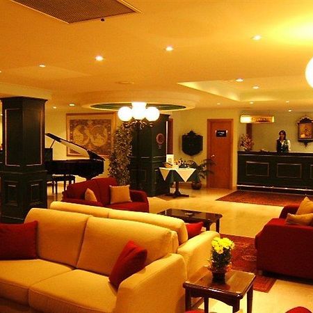 The Crown Hotel Buġibba Kültér fotó