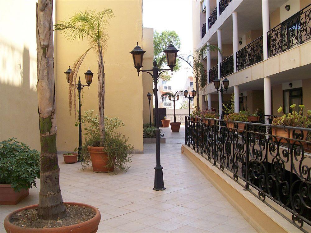 The Crown Hotel Buġibba Kültér fotó