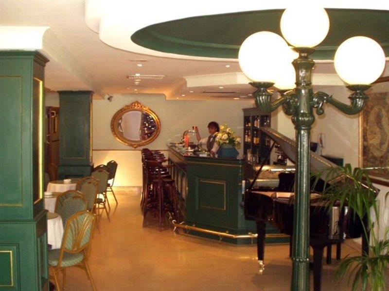 The Crown Hotel Buġibba Kültér fotó