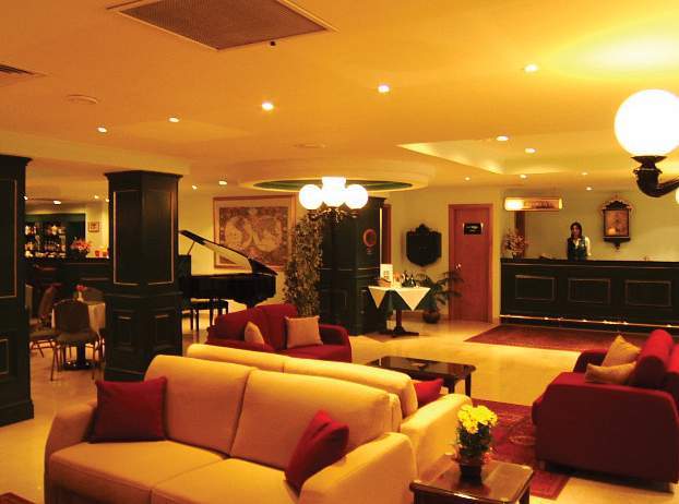The Crown Hotel Buġibba Kültér fotó